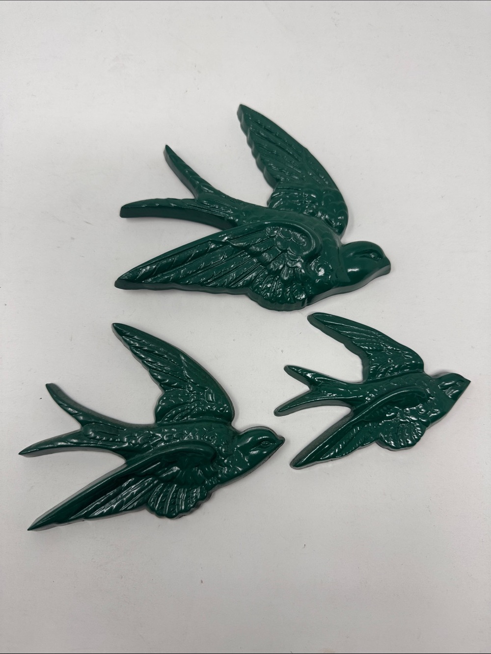 VINTAGE 1983 BURWOOD BIRDS WALL HANGINGS PLASTIC SET OF 3 RARE GREEN COTTAGECORE